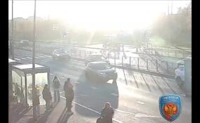 Юный велосипедист попал под машину на Пискаревском проспекте в Петербурге