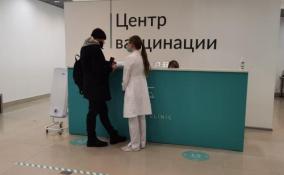 В торговых центрах Петербурга начали работать центры вакцинации от коронавируса