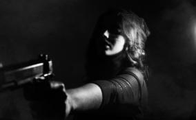 Во Всеволожске женщина трижды выстрелила в сожителя из травматического пистолета