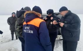 МЧС и полиция провели рейд на Ладожском озере