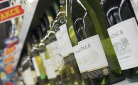 В России предложили убрать крепкий алкоголь из продуктовых магазинов. Как на инициативу отреагировала общественность