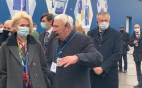 Александр Дрозденко и вице-премьер Виктория Абрамченко прибыли на мусороперерабатывающий комплекс в Петербурге