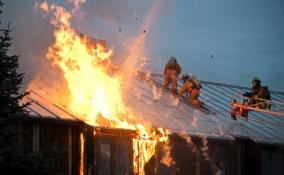 Ночью в Выборгском районе горел частный дом на 100 квадратах