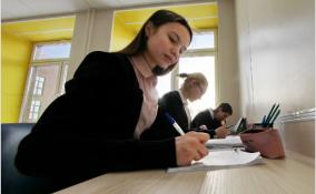 Петербургские педагоги обсудили целесообразность ЕГЭ, цифровизацию образования и безопасность в школах