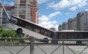 Общественный транспорт Петербурга внепланово проверят после аварии с участием автобуса