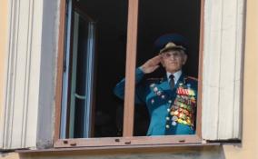 В Петербурге военнослужащие ЗВО поздравили ветерана Великой Отечественной войны со столетием