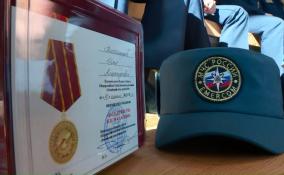 В Петербурге наградили медалями спасателей, тушивших «Невскую мануфактуру»