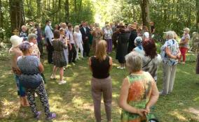 В Волосовском районе прошла встреча жителей с комитетом по МСУ по вопросу о местном кладбище