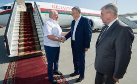 Александр Дрозденко встретил в аэропорту Петербурга президента Беларуси Лукашенко