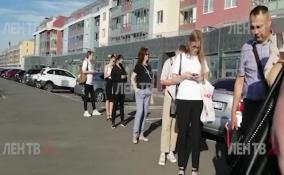 Жителей петербургского ЖК «Зеленый квартал» пускают в автобусы только по пропускам