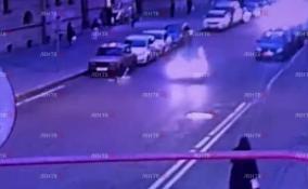 На Петроградке велосипедист-нарушитель попал под колеса легковушки