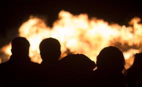 Поздним вечером пожарные тушили дачи во Всеволожском и Гатчинском районах