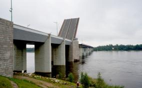 На трассе «Кола» во вторник разведут Ладожский мост