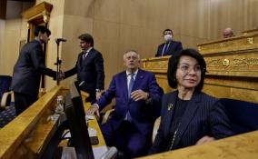 Фоторепортаж ЛенТВ24: парламентарии Ленобласти собрались на третьем заседании