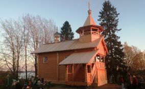 В Подпорожском районе подходит к концу реставрация деревянной часовни Петра и Павла