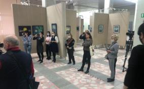 В Сосновоборском музее современного искусства открылась выставка «Сам Тищенко»