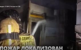 В Красногвардейском
районе Петербурга загорелось здание, где располагались автосалон и автосервис