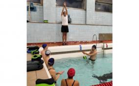В Гатчине начались бесплатные тренировки по плаванию для взрослых