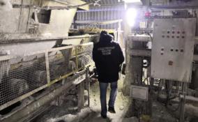 В Волхове во время очистки бункера погиб рабочий