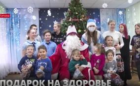 В Гатчинский детский реабилитационный центр «Дарина» с
новогодними подарками приехала Ольга Амельченкова