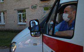 В Петербурге водитель Audi сломал зеркало машине скорой помощи и открыл стрельбу