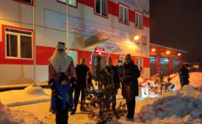 Пожарный Дед Мороз осуществил мечты  детей из Ленобласти