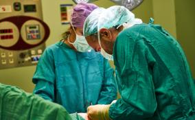 Жительница Выборга заявила на местных хирургов за неудачную операцию, испортившую ей грудь