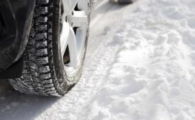 МЧС предупредило о снежных накатах и скользких дорогах со 2 по 4 февраля в Ленобласти