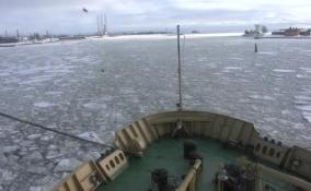 Видео: в акватории Финского залива провели околку льда для прохождения боевых и гражданских кораблей