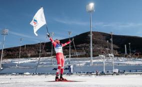 Российский лыжник Большунов завоевал серебро в гонке на Олимпиаде-2022
