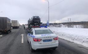 В Ленинградской области полицейские со стрельбой задержали нетрезвого водителя автовоза