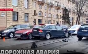 Массовое ДТП: 21 февраля в Петербурге на Энгельса столкнулись 4
автомобиля
