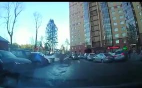 Петербурженка за рулем иномарки сбила двух детей на тротуаре во Всеволожском районе