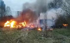 Крупный пожар в Красногвардейском районе уничтожил частный дом – видео