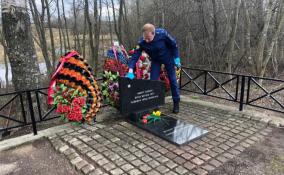 Сотрудники прокуратуры привели в порядок могилу неизвестного майора-танкиста в Новосергиевке