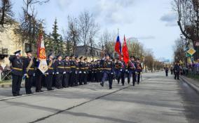 В Гатчине проходит парад в честь 77-й годовщины Победы