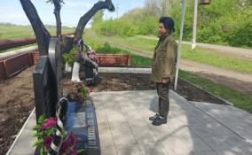 Анна Данилюк отдала дань памяти погибшим при освобождении Углегорска ополченцам ДНР