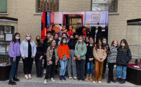 Леноблизбирком организовал экскурсии в музей политической истории России для 450 школьников