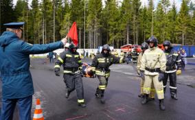 Пожарные-добровольцы из Кировского района победили на соревнованиях по пожарно-прикладному спорту