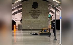 В вестибюле станции метро «Удельная» умер молодой человек
