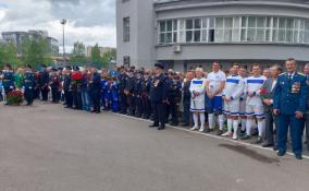 На стадионе «Динамо» встретились футбольные команды правительства Ленобласти и Смольного