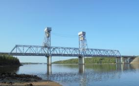 Движение по Мурманскому шоссе встанет на два часа из-за разводки моста через Свирь