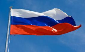 Правительство выделит почти миллиард рублей на закупку флагов и гербов для школ