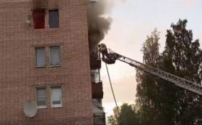 В Приозерске спасатели эвакуировали более 40 человек из горящего семейного общежития