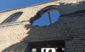 Школу-интернат и здание администрации Углегорска будут восстанавливать по поручению Александра Дрозденко