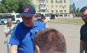 Жители Енакиево получили новые автобусы из Ленинградской области