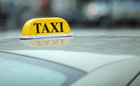 В Петербурге водитель такси приставал к 14-летней девочке