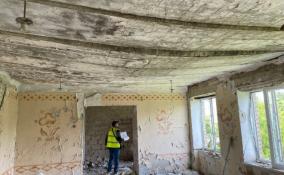 По поручению Александра Дрозденко строители из Ленобласти работают над восстановлением зданий школы, детского сада и интерната в Углегорске