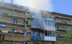 Из-за взрыва в Невской Дубровке загорелась квартира
