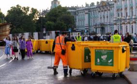 После «Алых парусов» из центра Петербурга вывезли более трех тонн мусора